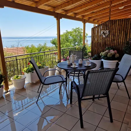 Dennis Seaview Apartmán